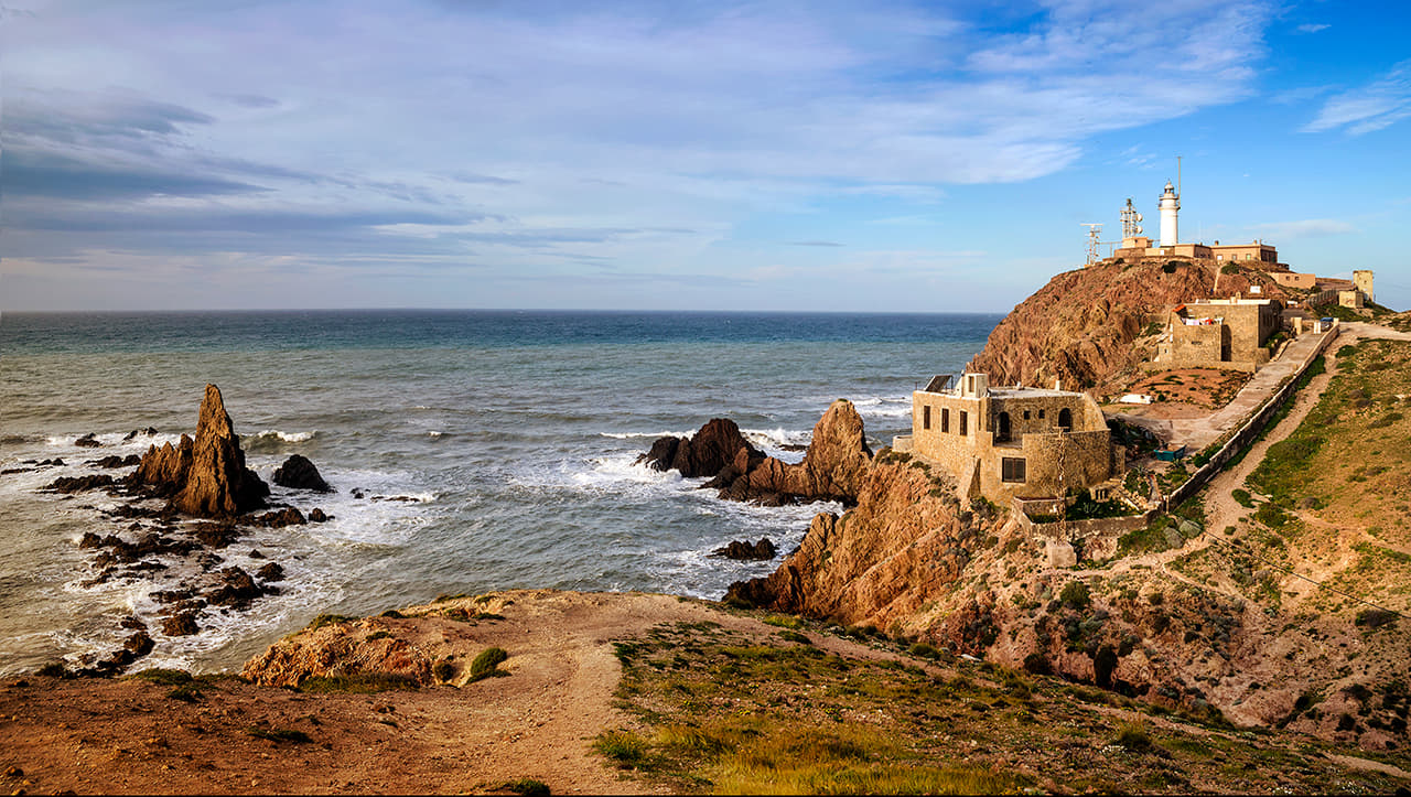 El faro del cabo de Gata y el Arrecife de las sirenas