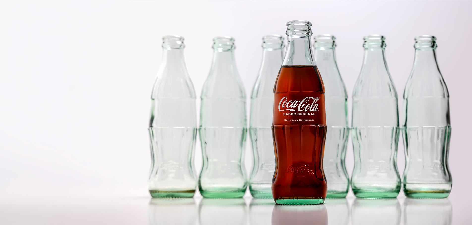 Rellenar, reutilizar y volver a empezar: el vidrio retornable se consolida en la hostelería española